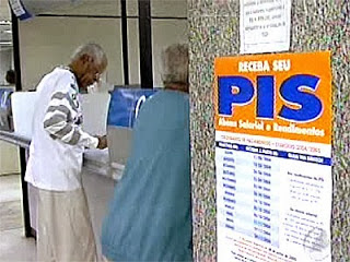 Lei admite saque do FGTS e do PIS-PASP em única parcela